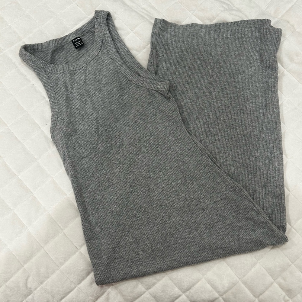 Women’s Grey Long Body Con Dress 🩶
Size: XS 
No flaws ! In perfect condition